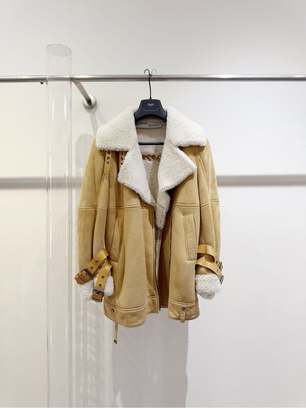 ❌sold❌🚩steal Off-White Tan Shearling-Lined Jacket with White Sheepskin Collar